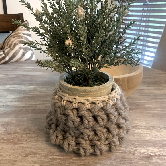 🌿 Handmade Crochet Basket - Picture 2 of 7